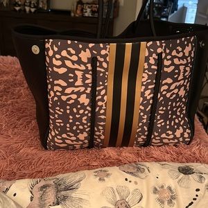 Large tote with added insert